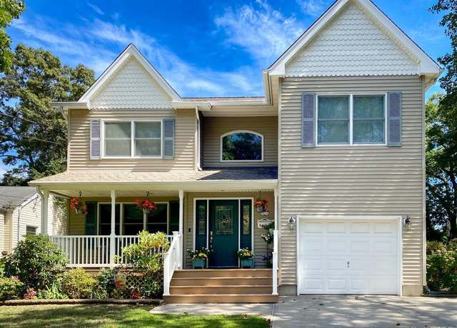 Property at 29 Bailey Ave, Babylon, NY 11702, 5 beds, 2.5 baths