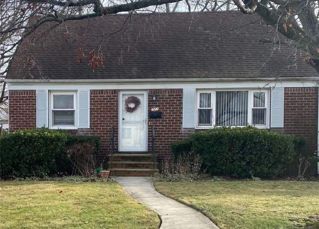 Property at 721 Martin Dr, Uniondale, NY 11553, 4 beds, 1 bath