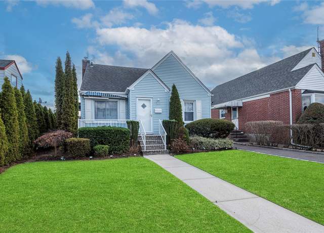 Property at 70 Nugent St, New Hyde Park, NY 11040, 3 beds, 2 baths