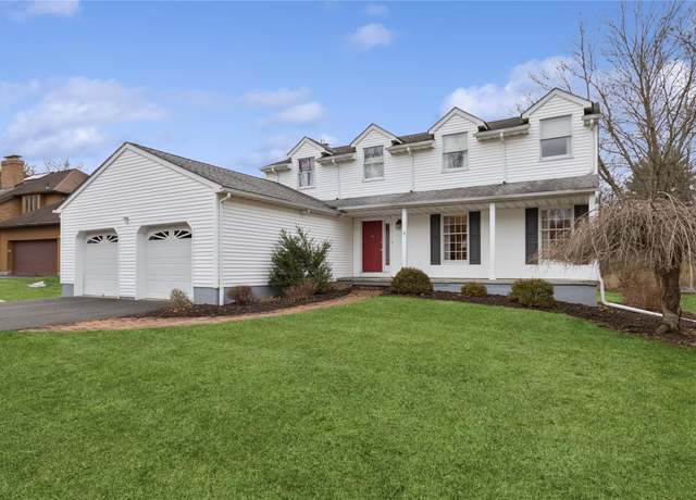 Property at 1 Loren Dr, Poughkeepsie, NY 12603, 4 beds, 2.5 baths
