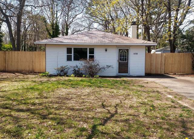 Property at 170 Cumberland St, Mastic, NY 11950, 3 beds, 1 bath