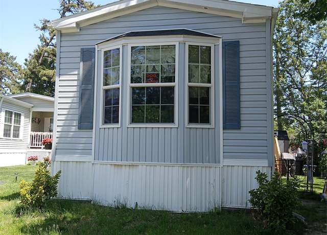 Property at 525-C22 Riverleigh Ave Unit C22, Riverhead, NY 11901, 2 beds, 1.5 baths