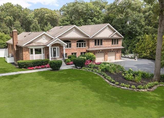 Property at 41 Golf Ln, Huntington, NY 11743, 5 beds, 4 baths