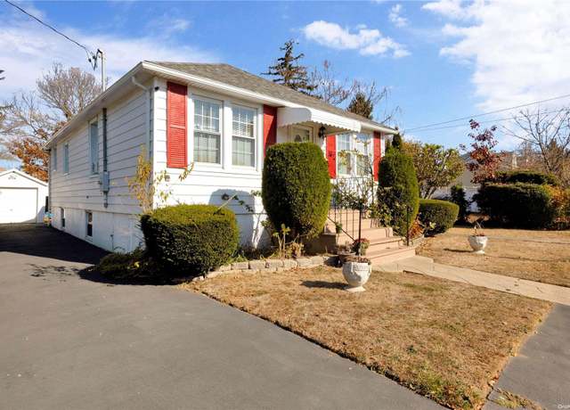 Property at 9 Arch Ave, Farmingdale, NY 11735, 3 beds, 3 baths