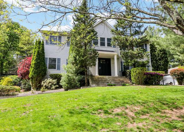 Property at 9 Carriage Ln, Nanuet, NY 10954, 4 beds, 3.5 baths