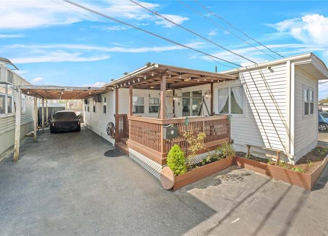 Property at 64 Lincoln Ave, Holbrook, NY 11741, 3 beds, 2 baths