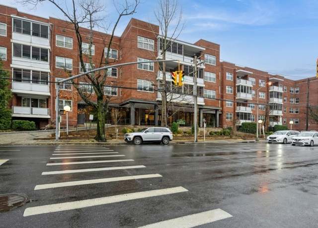 Property at 1 Kensington Gate #222, Great Neck, NY 11021, 2 beds, 2.5 baths
