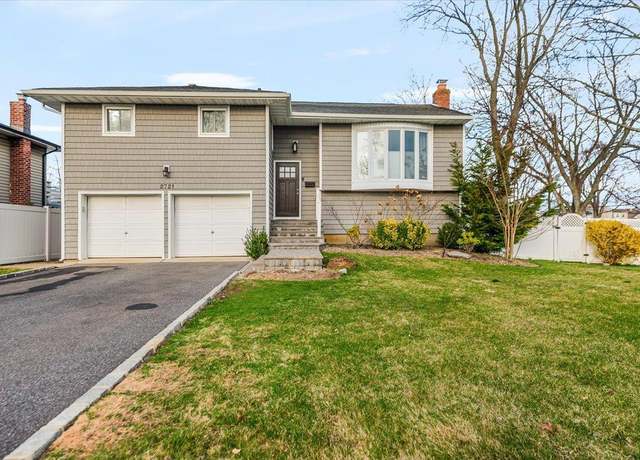 Property at 2721 Covered Bridge Rd, Merrick, NY 11566, 4 beds, 2.5 baths