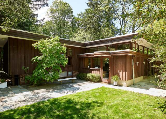 Property at 100 Old Pascack Rd, Pearl River, NY 10965, 3 beds, 2.5 baths