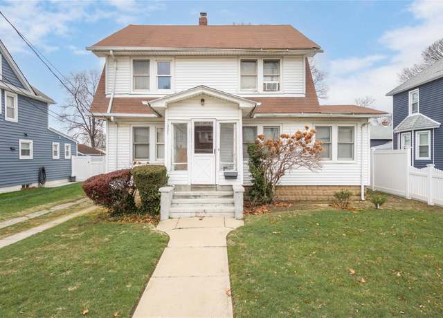 Property at 67 E Dean St, Freeport, NY 11520, 3 beds, 1.5 baths