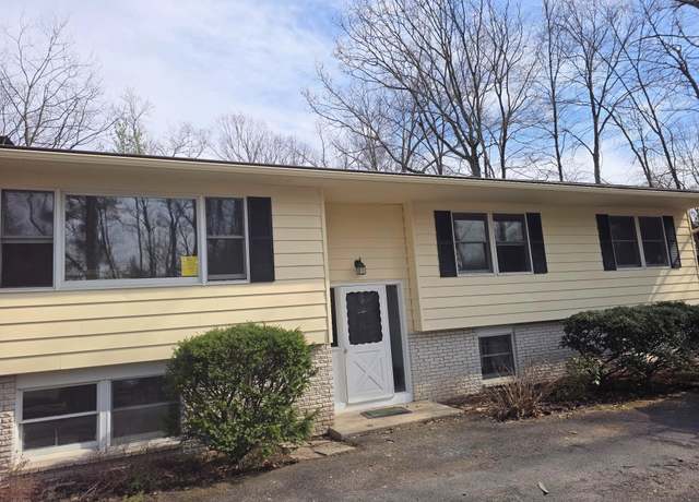 Property at 51 Glenerie Ln, Saugerties, NY 12477, 3 beds, 2.5 baths
