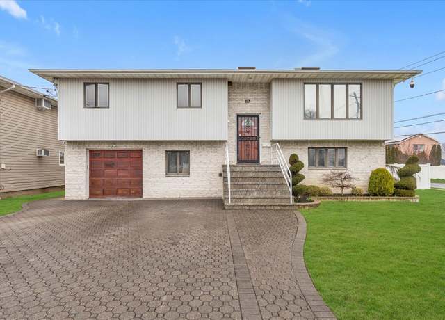 Property at 57 Cheslan Ct, Oceanside, NY 11572, 3 beds, 2 baths