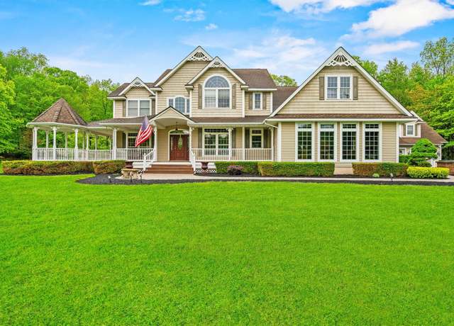 Property at 34 Satriano Ct, Montgomery, NY 12549, 4 beds, 3.5 baths