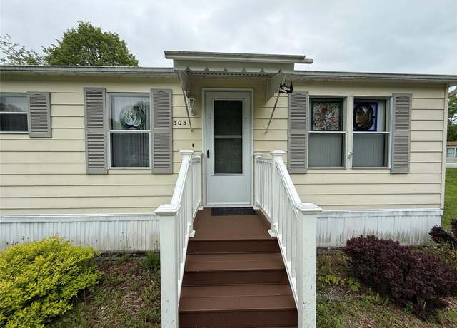 Property at 305 Brittany Ter #305, Rock Tavern, NY 12575, 2 beds, 1.5 baths
