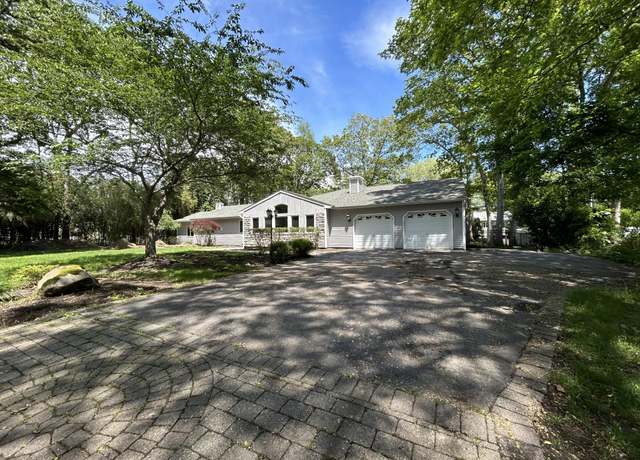 Property at 5 Poplar Ct, Miller Place, NY 11764, 5 beds, 3 baths
