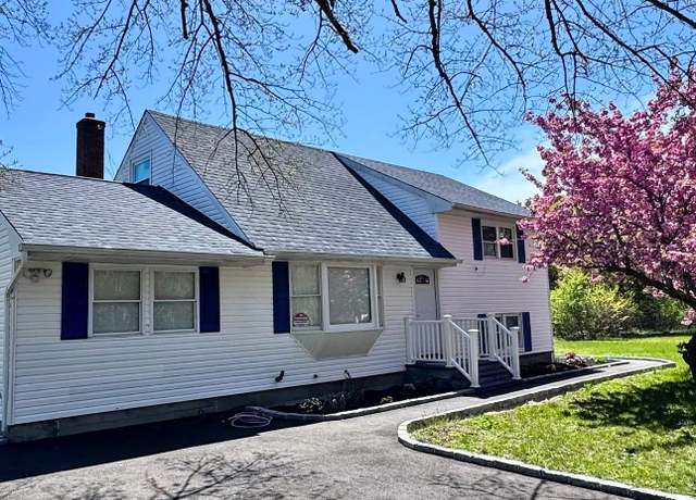 Property at 1070 Spur Dr S, Islip, NY 11706, 6 beds, 2 baths