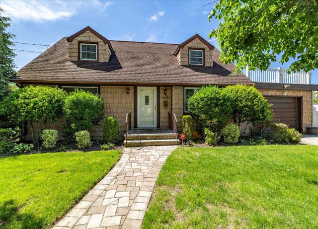 Property at 240 N Cottage St, Valley Stream, NY 11580, 5 beds, 2 baths