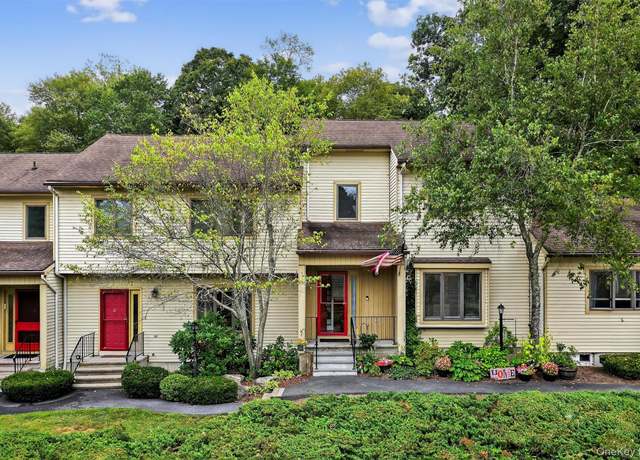 Property at 5 Krystal Dr, Somers, NY 10589, 2 beds, 3.5 baths