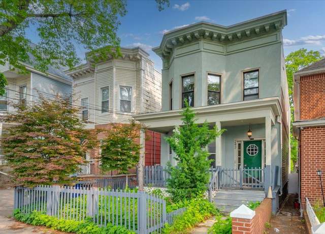 Property at 243 E 234th St, Bronx, NY 10470, 6 beds, 2 baths