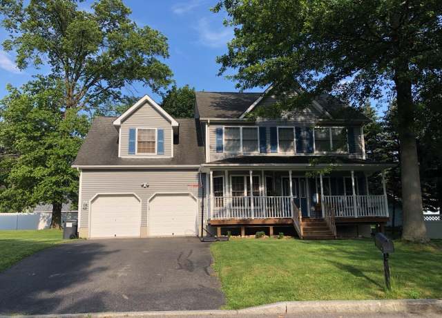 Property at 9 Utopian Pl, Walden, NY 12586, 3 beds, 2.5 baths