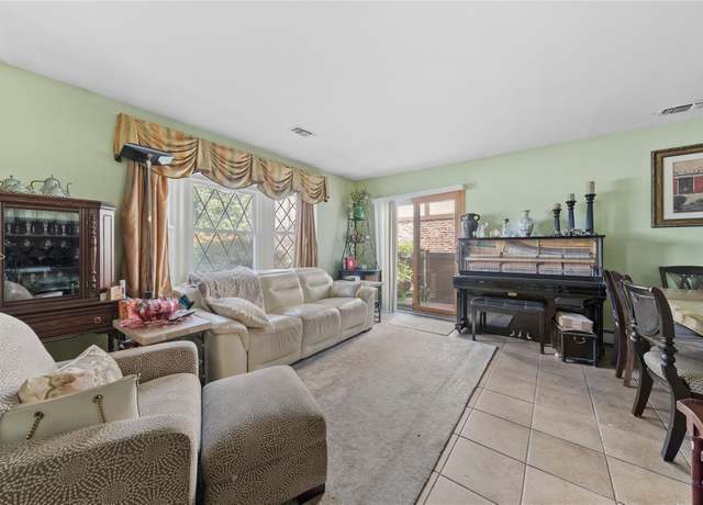 Property at 48 Quail Run Dr, Deer Park, NY 11729, 3 beds, 1.5 baths