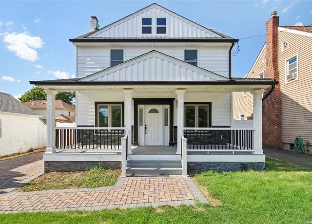 Property at 19 Donald St, Roslyn Heights, NY 11577, 5 beds, 3 baths