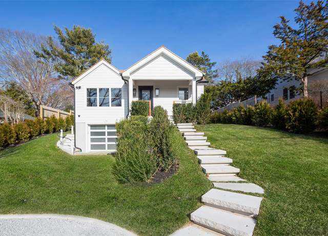 Property at 195 Little Fresh Pond Rd, Southampton, NY 11968, 3 beds, 3.5 baths