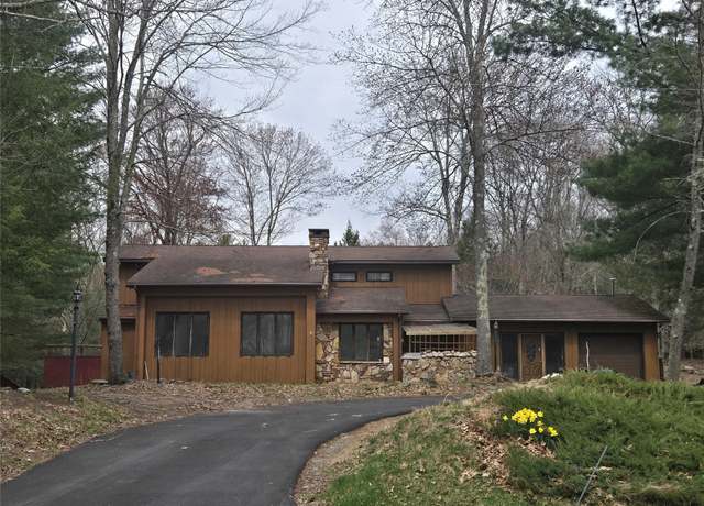 Property at 13 Skunk Hollow Rd, South Fallsburg, NY 12779, 4 beds, 3.5 baths