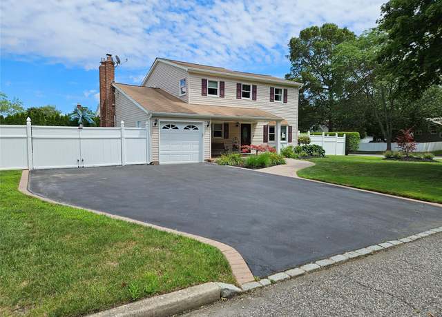 Property at 23 Saratoga Ave, Medford, NY 11763, 3 beds, 1.5 baths