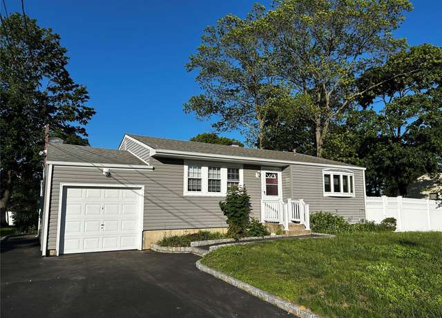 Property at 889 Lafayette Ave, Bohemia, NY 11716, 3 beds, 1 bath