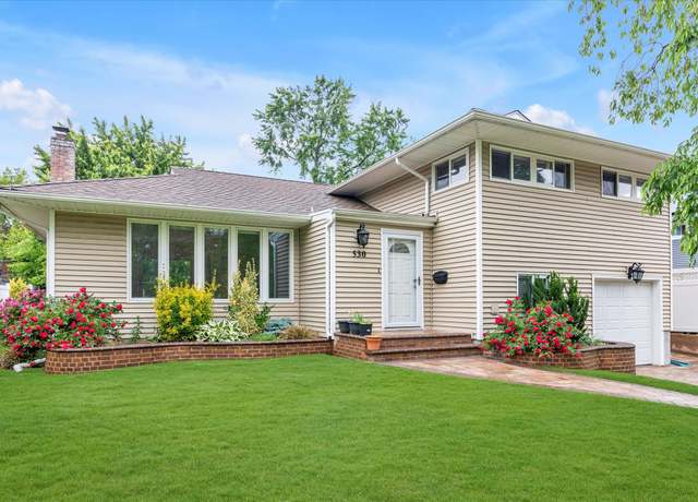 Property at 530 Lakeville Ln, East Meadow, NY 11554, 3 beds, 3 baths