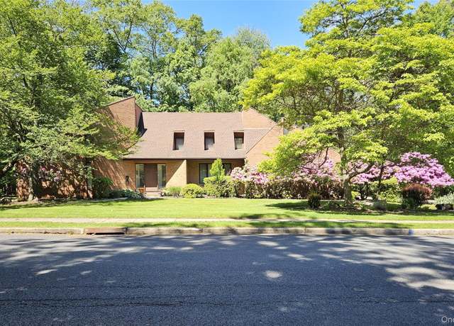 Property at 5 Sophia St, Monsey, NY 10952, 6 beds, 3.5 baths