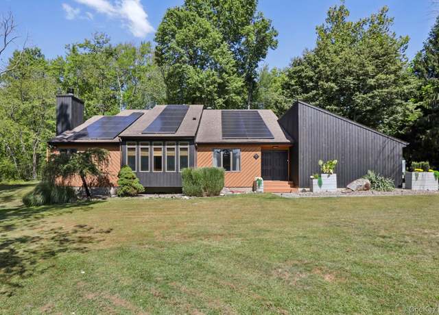 Property at 7 Elizabeth Ct, Spring Valley, NY 10977, 4 beds, 2 baths