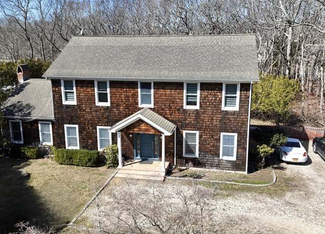 Property at 39 Washington Ave, East Hampton, NY 11937, 5 beds, 2.5 baths