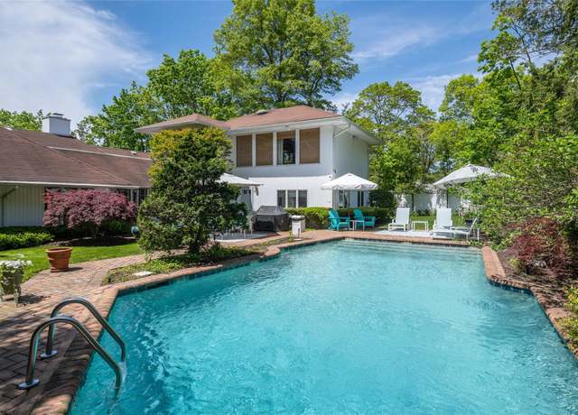 Property at 94 Schoolhouse Ln, Roslyn Heights, NY 11577, 4 beds, 4.5 baths