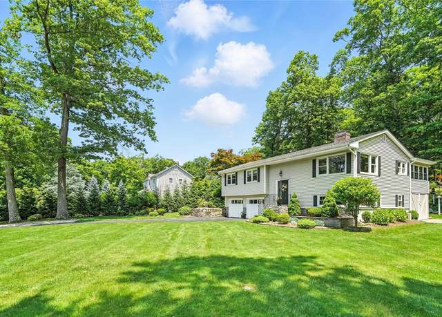 Property at 69 Clove Brook Dr, Cold Spring, NY 10516, 3 beds, 2.5 baths