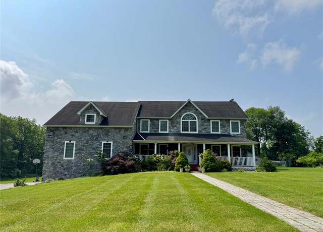 Property at 10 Wyllys Ct, Rock Tavern, NY 12575, 8 beds, 6 baths