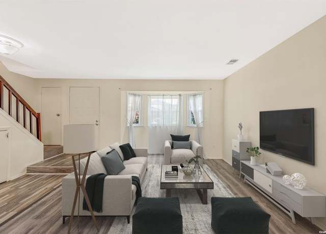 Property at 22 Sunhollow Ct #22, Deer Park, NY 11729, 2 beds, 1.5 baths
