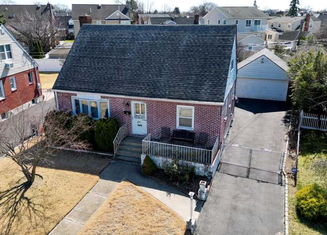Property at 407 Saint Luke Pl, Franklin Square, NY 11010, 4 beds, 1 bath