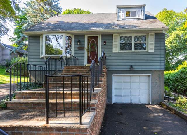 Property at 8 Cedar St, Tappan, NY 10983, 2 beds, 2.5 baths