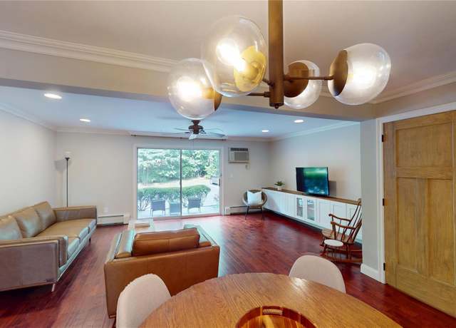 Property at 44 Yorkshire Dr, Suffern, NY 10901, 3 beds, 2.5 baths