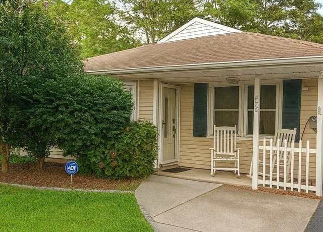 Property at 476 Carnation Dr, Shirley, NY 11967, 3 beds, 1 bath
