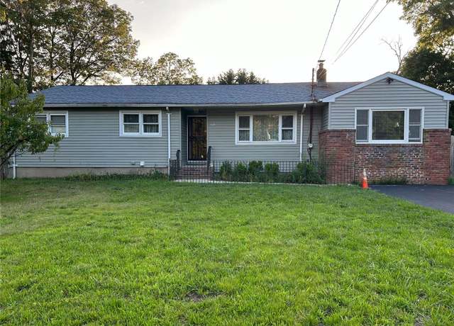 Property at 1014 N Ocean Ave, Medford, NY 11763, 3 beds, 2 baths