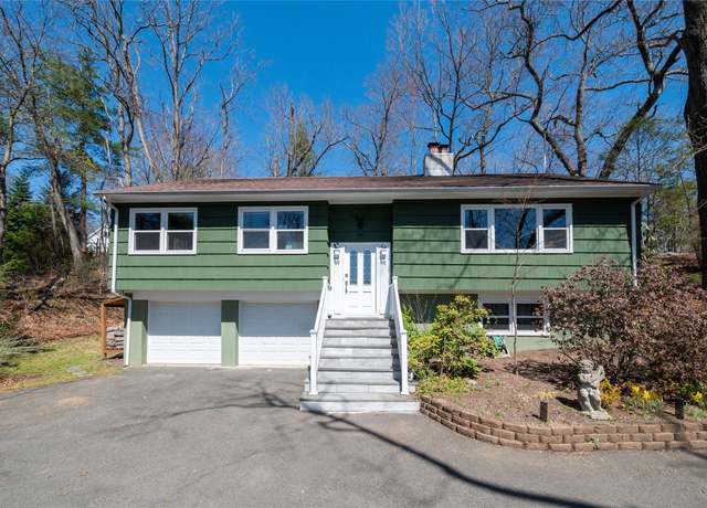 Property at 52 Seneca Ln, Pleasantville, NY 10570, 3 beds, 2.5 baths