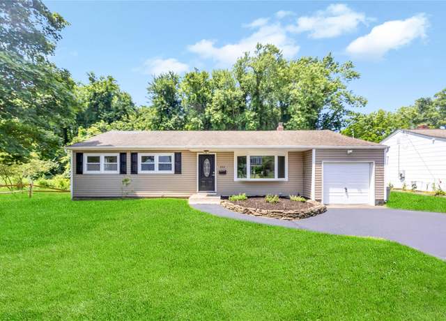 Property at 352 Bay Ave, Patchogue, NY 11772, 3 beds, 2 baths
