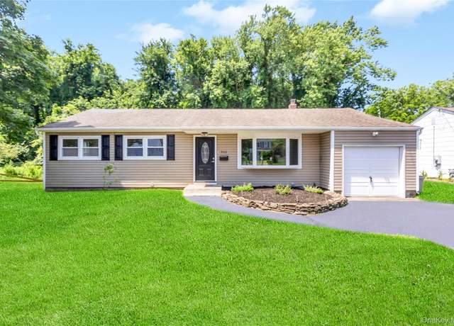 Property at 352 Bay Ave, Patchogue, NY 11772, 3 beds, 2 baths