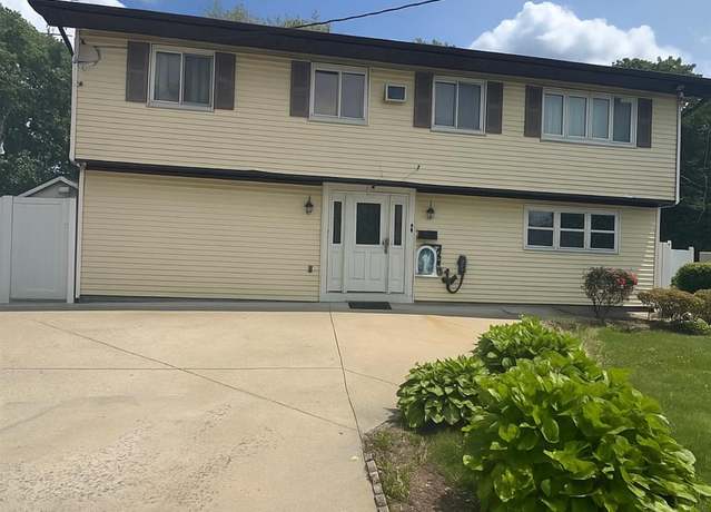 Property at 51 Ferris Ave, Brentwood, NY 11717, 5 beds, 3 baths
