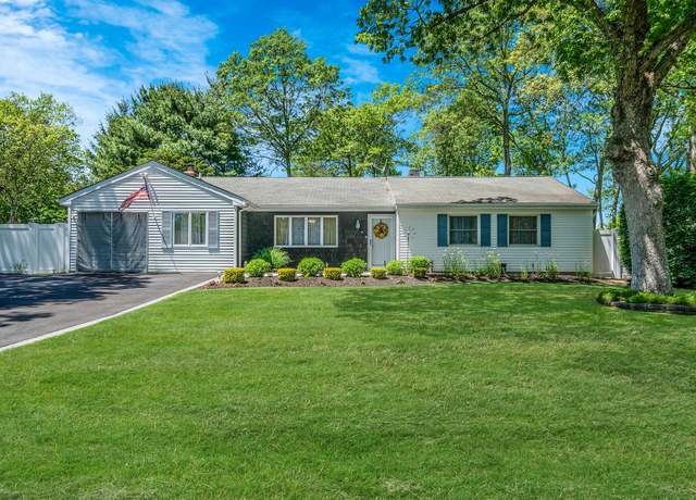 Property at 4 Hampton Way, Ridge, NY 11961, 4 beds, 1.5 baths