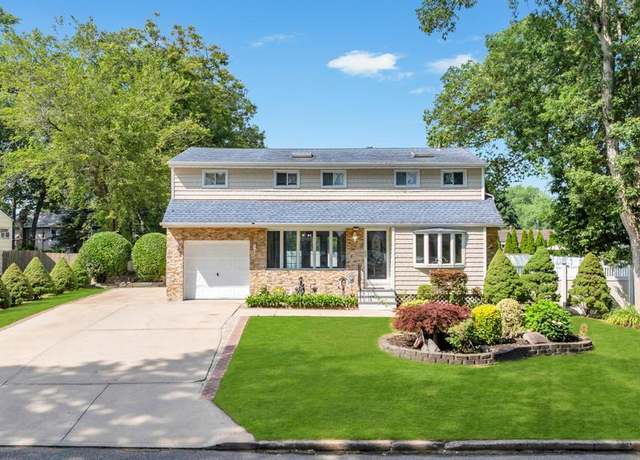 Property at 32 Clarkson Rd, Centereach, NY 11720, 16 beds, 4 baths
