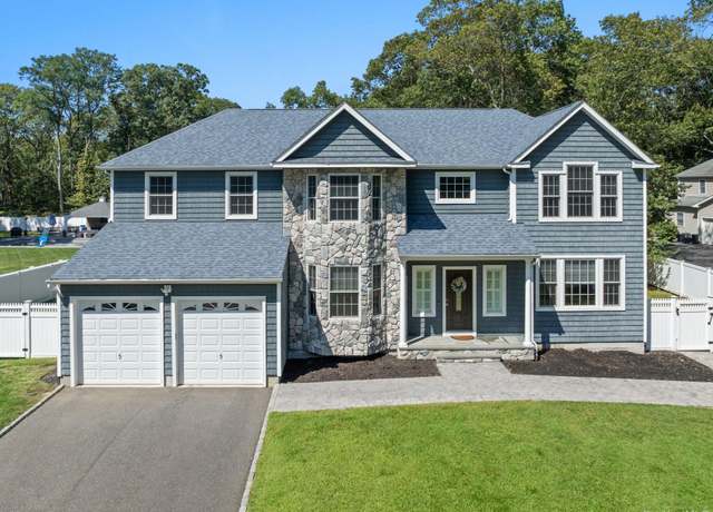 Property at 225 Old Commack Rd, Kings Park, NY 11754, 5 beds, 3 baths
